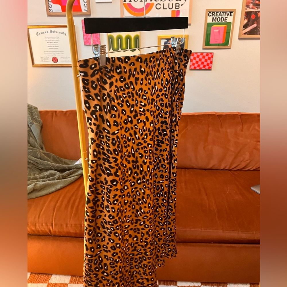 Nasty Gal brown leopard print midi satin skirt - Picture 3 of 7